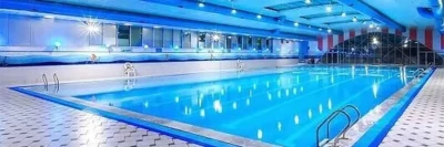 آموزش شنا در قم برای بانوان و آقایان با مربیان حرفه‌ای